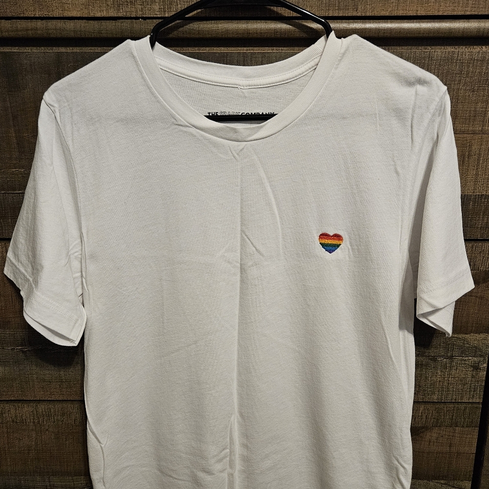 NWOT Rainbow Heart Tee